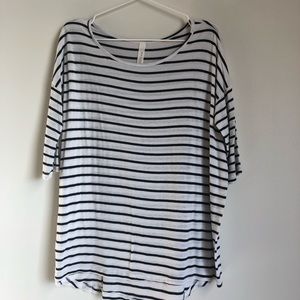 Black and White 3/4 Sleeve